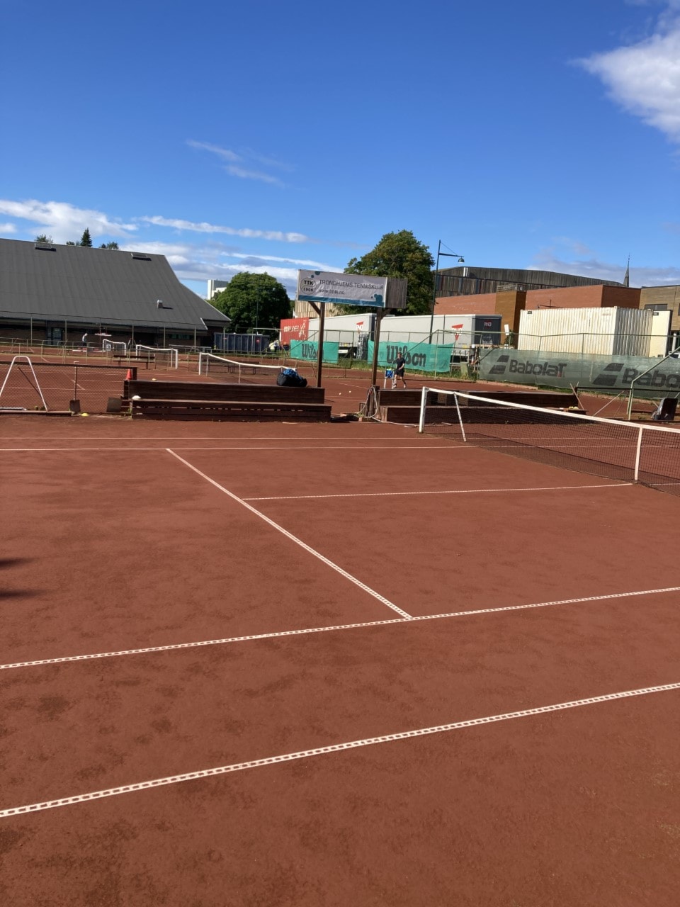 Dette skjer i Trondhjems Tennisklubb fram til sommeren